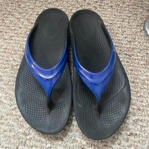 Oofos Flip Flops, Size 9
